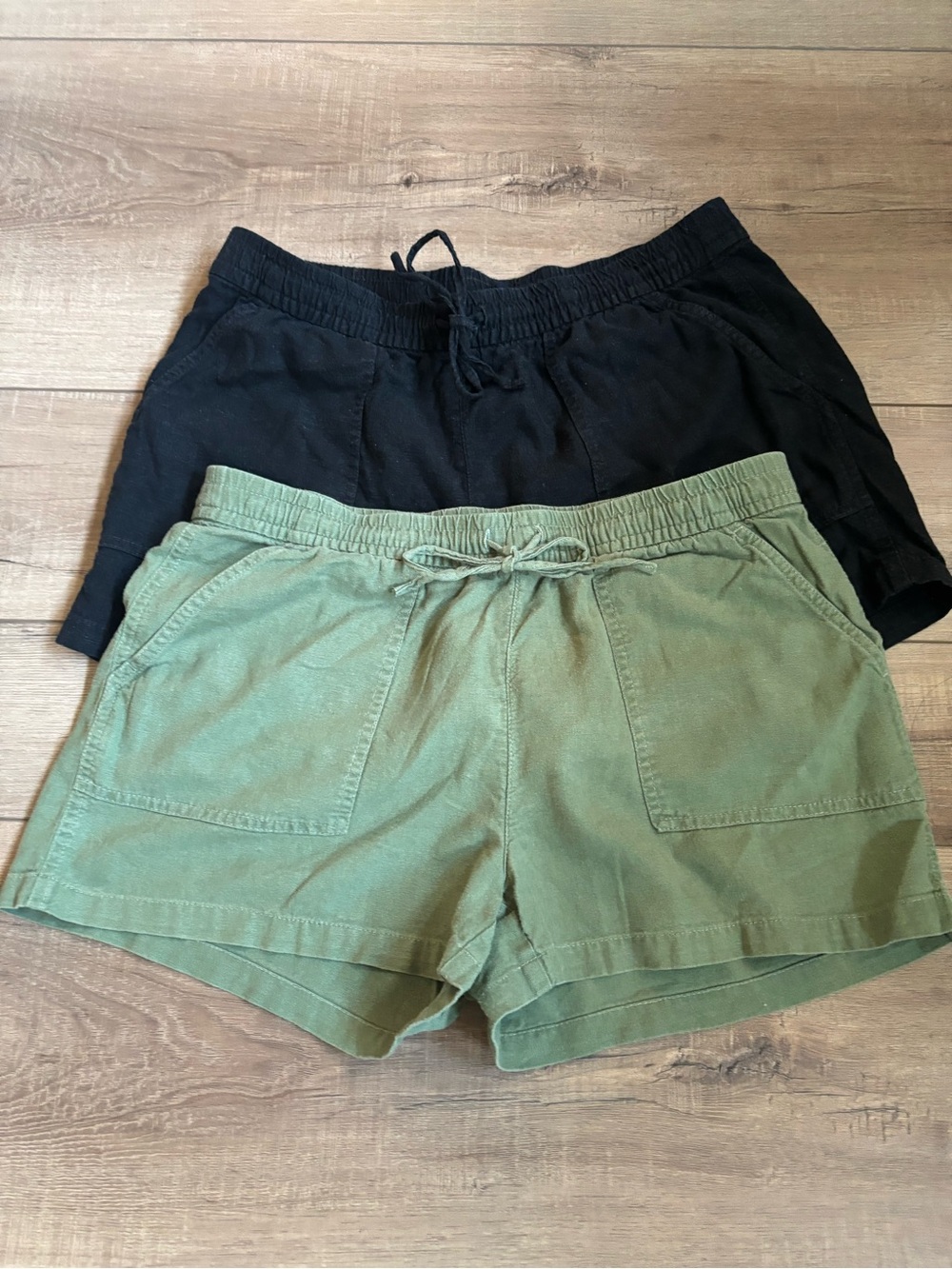 Women’s J. Crew Olive Green & Black Drawstring Casual Shorts- women’s small